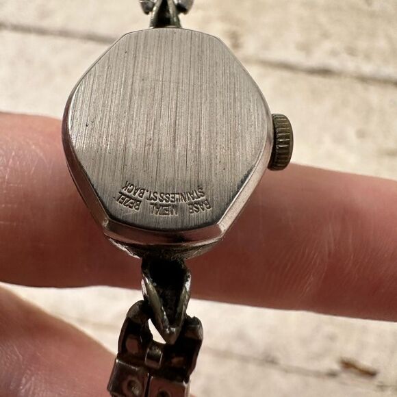Vintage Dainty Waltham Silver Tone Wristwatch As Is - Picture 3 of 6